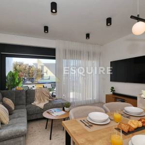 ZADAR – RTINA,  Luksuzan apartman sa bogatom opremom u prizemlju s vrtom!!