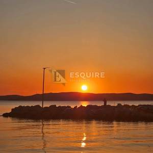 ZADAR – RTINA,  Luksuzan apartman sa bogatom opremom u prizemlju s vrtom!!