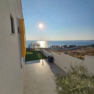 ZADAR – RTINA,  Luksuzan apartman sa bogatom opremom u prizemlju s vrtom!!