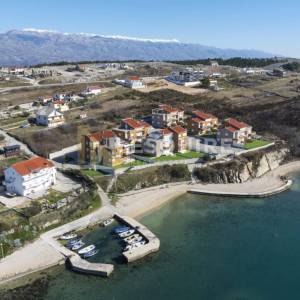ZADAR – RTINA,  Luksuzan apartman sa bogatom opremom u prizemlju s vrtom!!