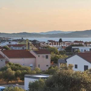 ZADAR - SUKOŠAN Dvije stambene jedinice s uređenom krovnom terasom!!