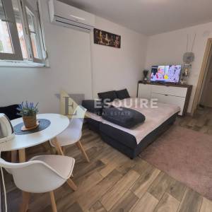 ZADAR - SUKOŠAN Dvije stambene jedinice s uređenom krovnom terasom!!