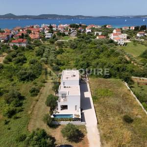 ZADAR - SUKOŠAN Moderna dvojna vila sa bazenom