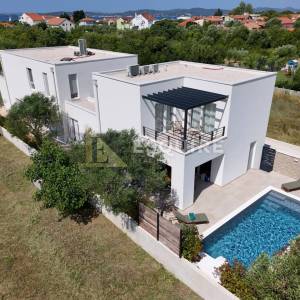 ZADAR - SUKOŠAN Moderna dvojna vila sa bazenom