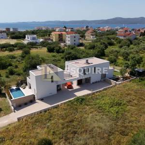 ZADAR - SUKOŠAN Moderna dvojna vila sa bazenom