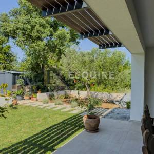 ZADAR - SUKOŠAN Moderna dvojna vila sa bazenom