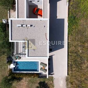ZADAR - SUKOŠAN Moderna dvojna vila sa bazenom