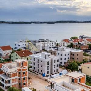 ZADAR - SUKOŠAN Trosoban stan S01 u prizemlju s vrtom, 60 m od mora!!