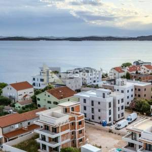 ZADAR - SUKOŠAN Trosoban stan S01 u prizemlju s vrtom, 60 m od mora!!