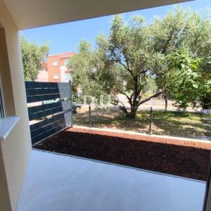 ZADAR, SUKOŠAN - trosobni stan sa vrtom u  novogradnji