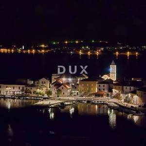 ZADAR, VINJERAC - građevinsko zemljište T1 namjene 2.754 m2 udaljeno 85 metara od mora! PRILIKA!