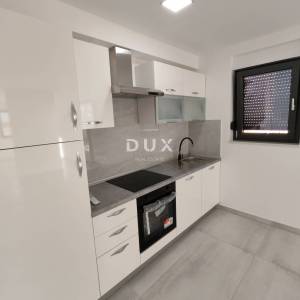 ZADAR, VRSI - Vrhunska dvojna kuća s pogledom na more i okućnicom! B