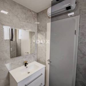 ZADAR, VRSI - Vrhunska dvojna kuća s pogledom na more i okućnicom! B