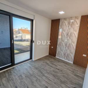 ZADAR, VRSI - Vrhunska dvojna kuća s pogledom na more i okućnicom! B