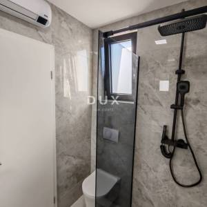 ZADAR, VRSI - Vrhunska dvojna kuća s pogledom na more i okućnicom! B