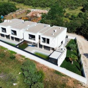  ZADAR, ZATON -  Luksuzna Dvojna Vila s Grijanim Bazenom, Saunom i Teretanom! Novogradnja! B1
