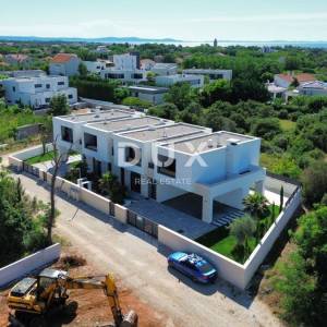 ZADAR, ZATON -  Luksuzna Dvojna Vila s Grijanim Bazenom, Saunom i Teretanom! Novogradnja! A1