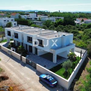 ZADAR, ZATON -  Luksuzna Dvojna Vila s Grijanim Bazenom, Saunom i Teretanom! Novogradnja! A1