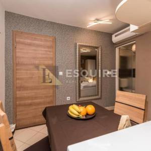 ZADAR - Zgrada u centru stare jezgre grada sa 6 apartmana i 2 poslovna prostora 