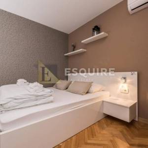 ZADAR - Zgrada u centru stare jezgre grada sa 6 apartmana i 2 poslovna prostora 