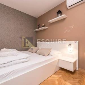 ZADAR - Zgrada u centru stare jezgre grada sa 6 apartmana i 2 poslovna prostora 