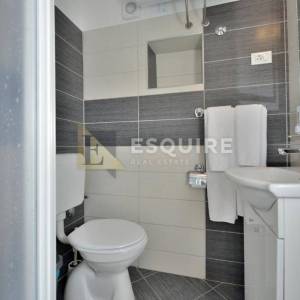 ZADAR - Zgrada u centru stare jezgre grada sa 6 apartmana i 2 poslovna prostora 