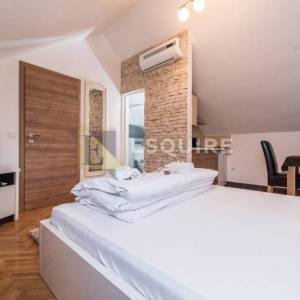ZADAR - Zgrada u centru stare jezgre grada sa 6 apartmana i 2 poslovna prostora 