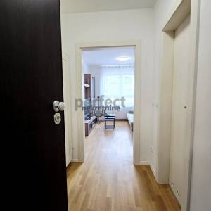 Zagreb istok-Iver, namješten 1S stan,  I. kat, lift, bez  ulaganja
