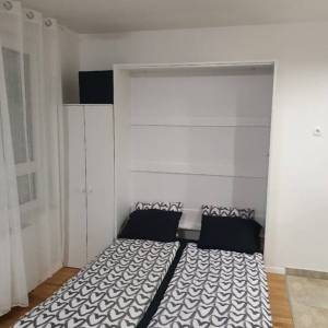 Zagreb istok-Iver, namješten 1S stan,  I. kat, lift, bez  ulaganja