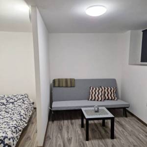 Zagreb-Kanal,adaptiran 1S stan 30m2 u prizemlju zgrade, blizina centra