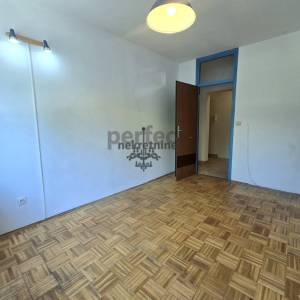Zagreb zapad-Malešnica,  prostrani 4-sobni stan 86m2 s loggiom