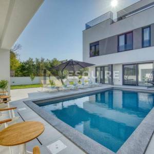 ZATON - Luksuzna četverosobna vila, 2 bazena - 234m2