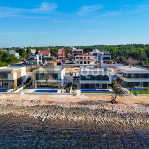 ZATON - Luksuzna četverosobna vila 1. red do mora - 240m2