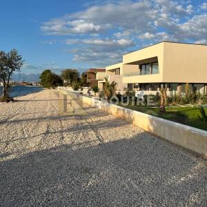 ZATON - Luksuzna četverosobna vila 1. red do mora - 260m2