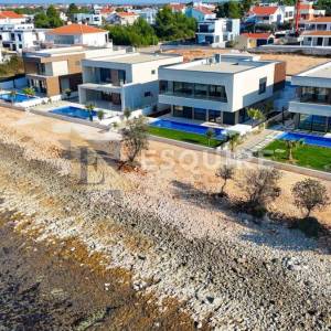 ZATON - Luksuzna četverosobna vila 1. red do mora - 260m2
