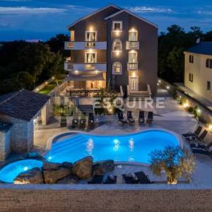 ZATON - Luksuzna vila s bazenom, 8 spavaćih soba - 385m2