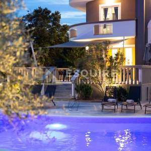 ZATON - Luksuzna vila s bazenom, 8 spavaćih soba - 385m2