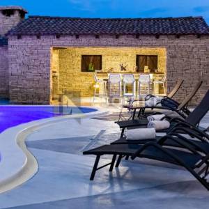 ZATON - Luksuzna vila s bazenom, 8 spavaćih soba - 385m2