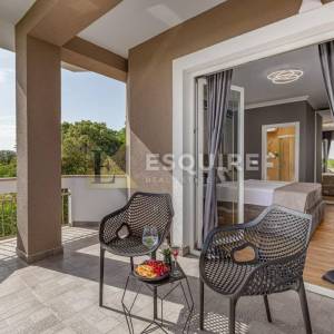 ZATON - Luksuzna vila s bazenom, 8 spavaćih soba - 385m2