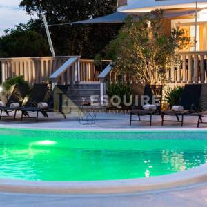 ZATON - Luksuzna vila s bazenom, 8 spavaćih soba - 385m2