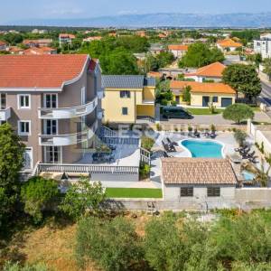 ZATON - Luksuzna vila s bazenom, 8 spavaćih soba - 385m2