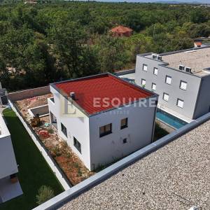 ZATON - Na prodaju luksuzna samostojeća vila s bazenom i garažom!!