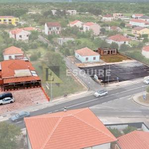 ZATON - POSLOVNI PROSTOR / RESTORAN na top lokaciji!
