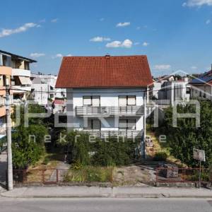 ZEMLJIŠTE S KUĆOM, 709 m2, smješteno u M1 zoni – mješovita, pretežito stambena n