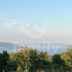 ZEMLJIŠTE SA POGLEDOM NA MORE I ISHODOVANOM GRAĐEVINSKOM DOZVOLOM
