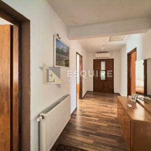 ZEMUNIK DONJI - Samostojeća katnica s velikim dvorištem - 260m2