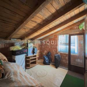 ZEMUNIK DONJI - Samostojeća katnica s velikim dvorištem - 260m2