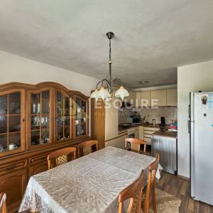 ZEMUNIK DONJI - Samostojeća katnica s velikim dvorištem - 260m2
