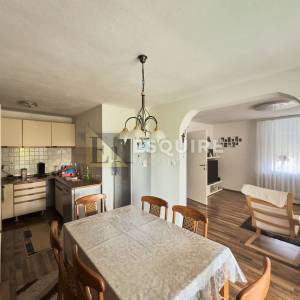 ZEMUNIK DONJI - Samostojeća katnica s velikim dvorištem - 260m2
