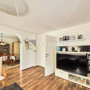 ZEMUNIK DONJI - Samostojeća katnica s velikim dvorištem - 260m2